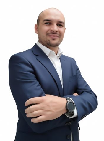 Retrato de John Steven Santana, cofundador de PraxEvo